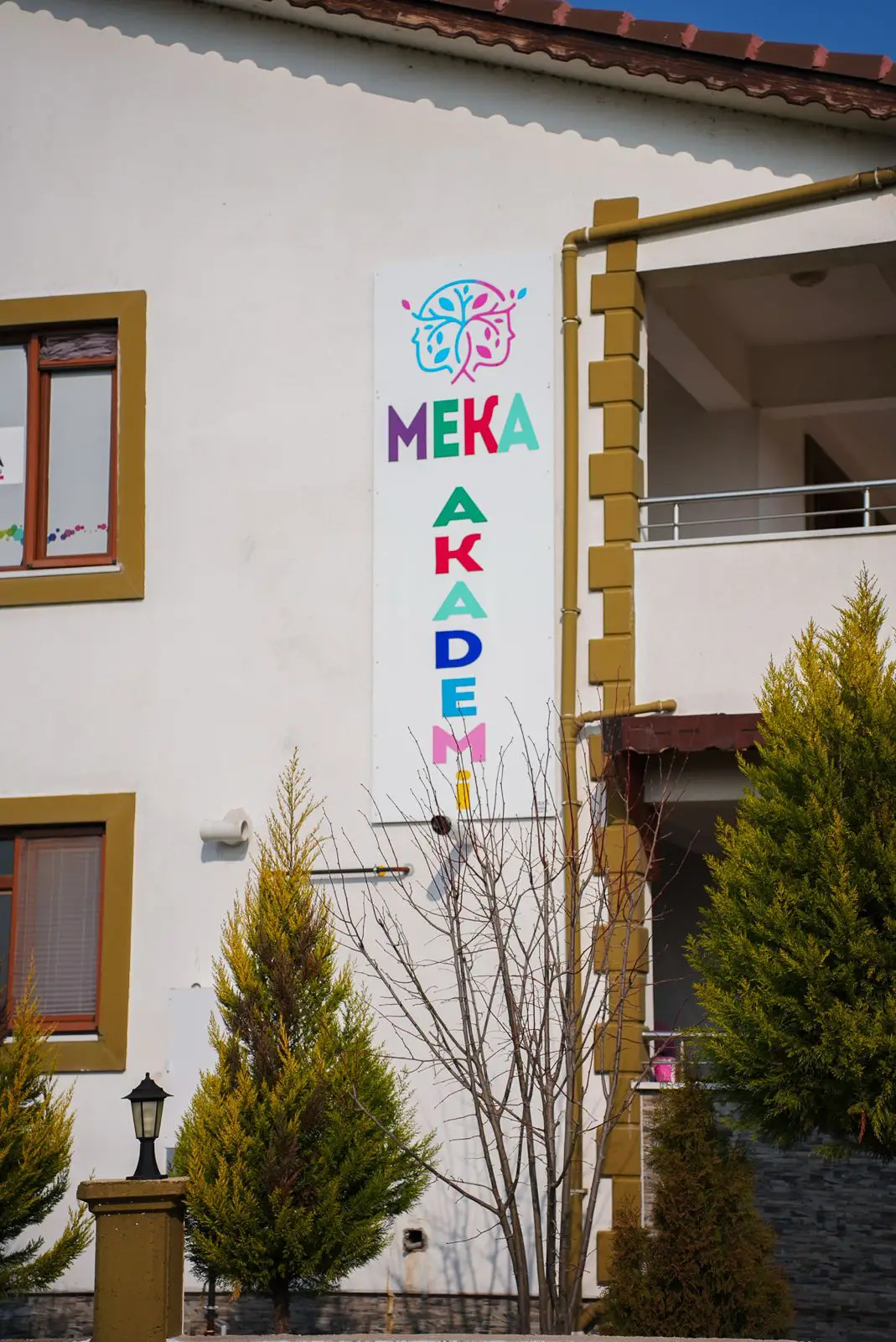 Biz Kimiz?